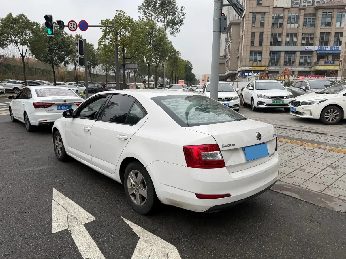2017 Skoda Octavia 1.6L 110HP L4 5MT,autocango,china used car exporter,china ev exporter,chinese used car exporter,chinese used ev exporter