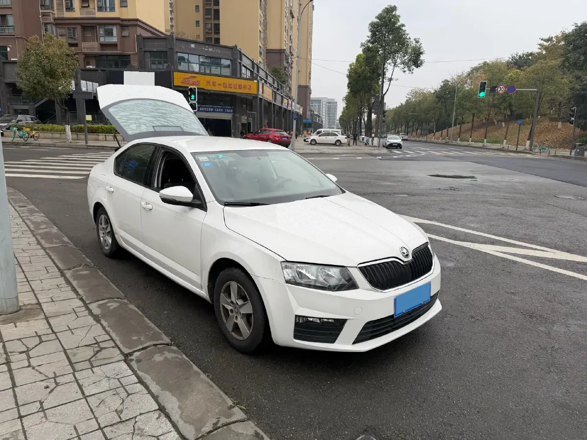 2017 Skoda Octavia 1.6L 110HP L4 5MT,autocango,china used car exporter,china ev exporter,chinese used car exporter,chinese used ev exporter