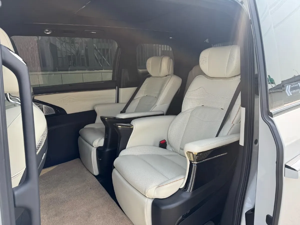 2023 GAC Trumpchi M8 2.0T 252HP L4 8AT,autocango,china used car exporter,china ev exporter,chinese used car exporter,chinese used ev exporter