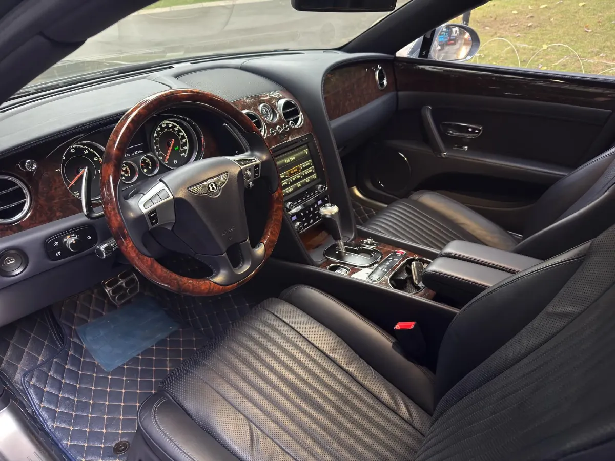 2017 Bentley Flying Spur 4.0T 507HP V8 8AT,autocango,china used car exporter,china ev exporter,chinese used car exporter,chinese used ev exporter