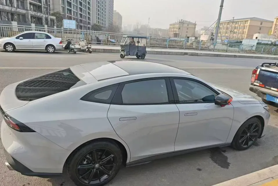 2022 ChangAn UNI-V 1.5T 188HP L4 7DCT,autocango,china used car exporter,china ev exporter,chinese used car exporter,chinese used ev exporter