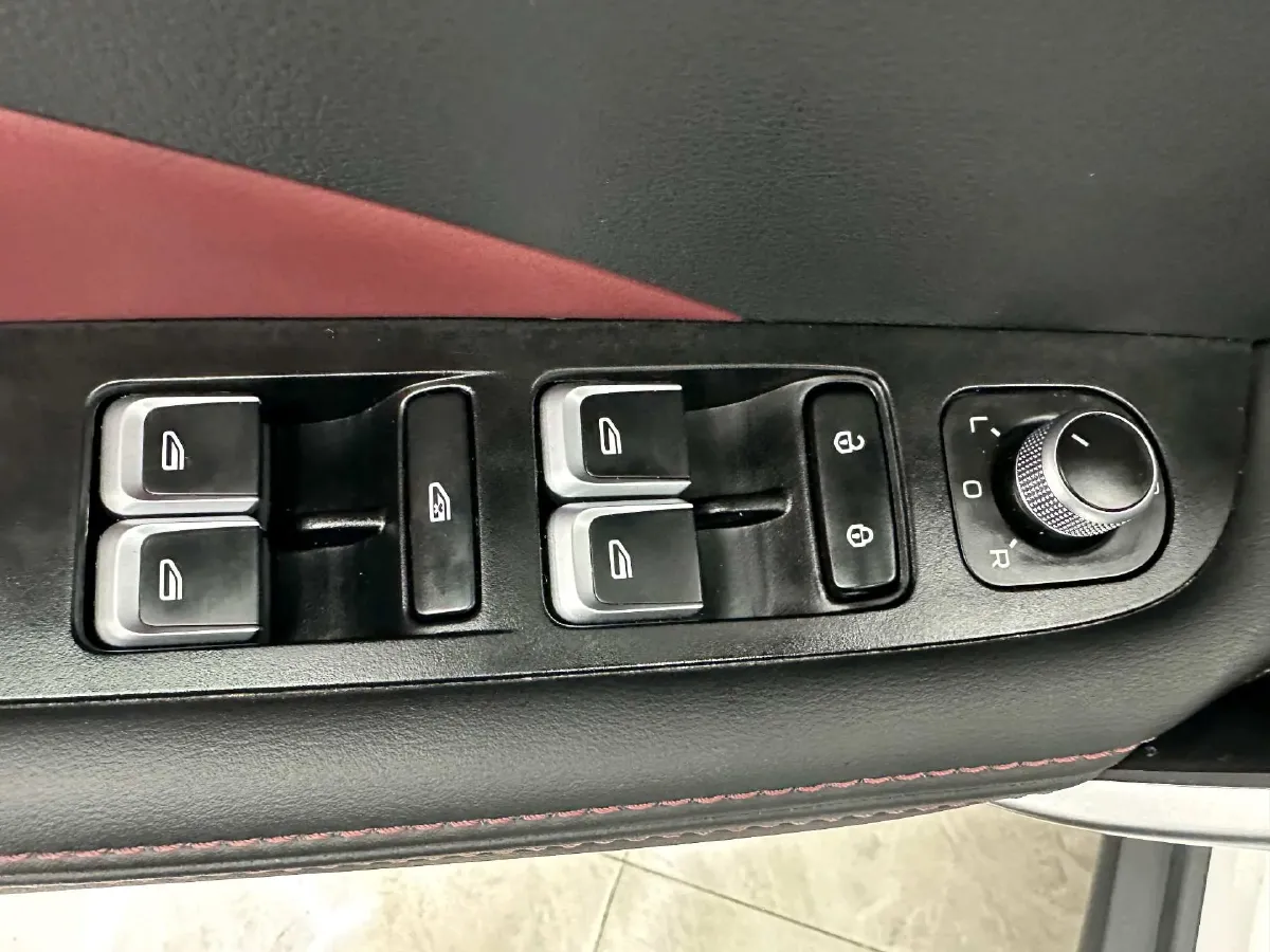 2021 Geely Coolray 1.4T 141HP L4 6DCT,autocango,china used car exporter,china ev exporter,chinese used car exporter,chinese used ev exporter