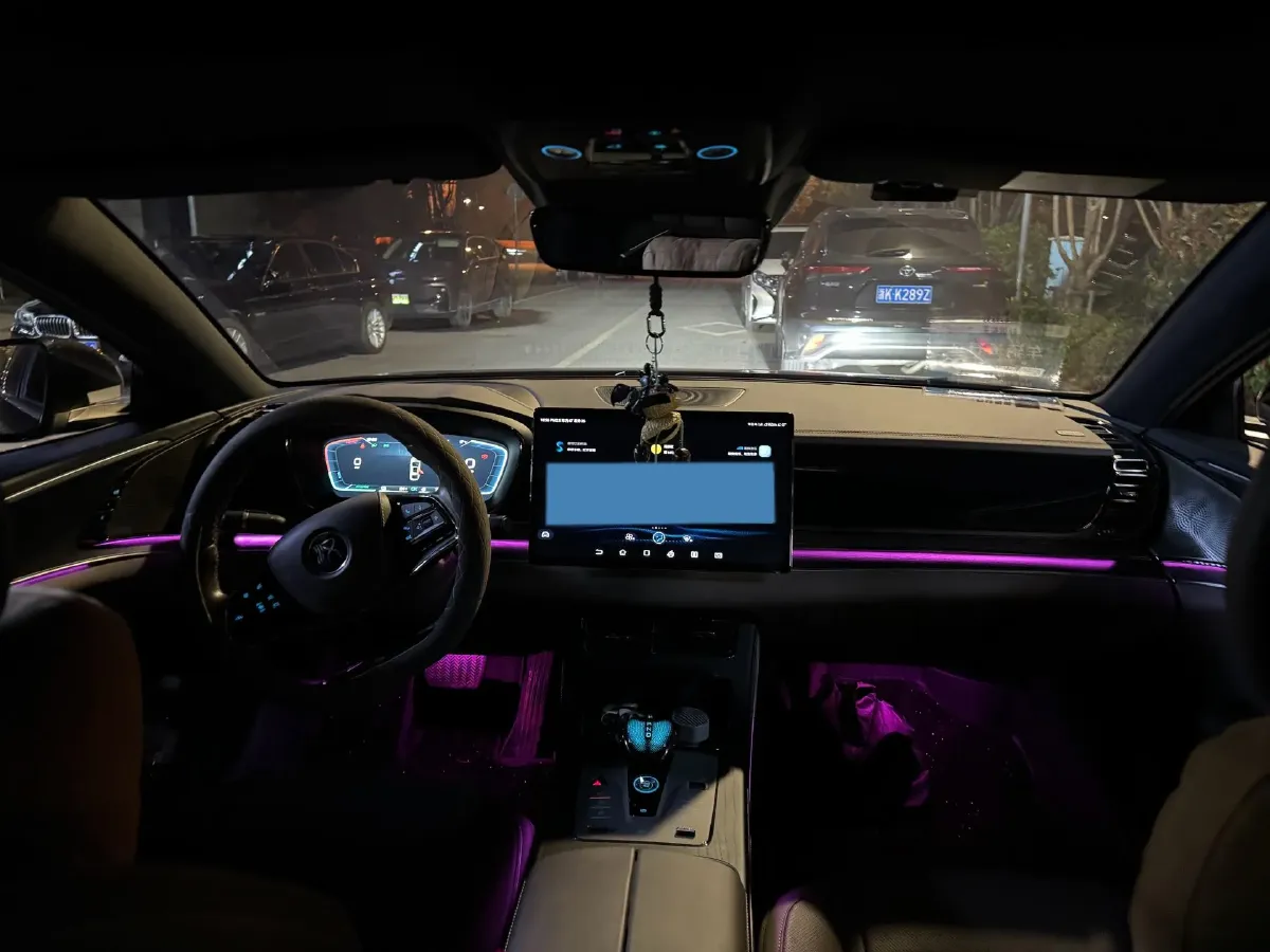 2022 Volkswagen Tiguan L 2.0T 186HP L4 7DCT,autocango,china used car exporter,china ev exporter,chinese used car exporter,chinese used ev exporter