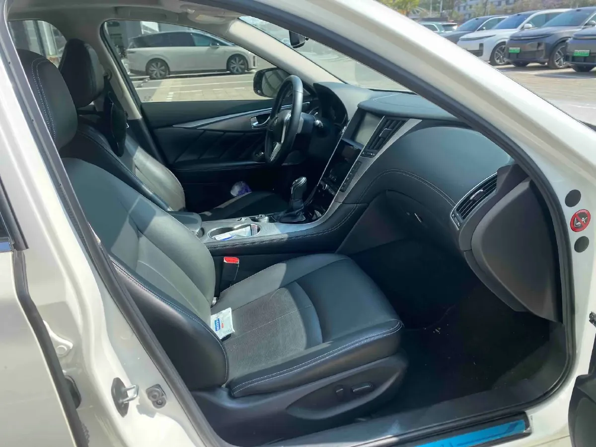 2018 Jeep Grand Commander 2.0T 265HP L4 9AT,autocango,china used car exporter,china ev exporter,chinese used car exporter,chinese used ev exporter