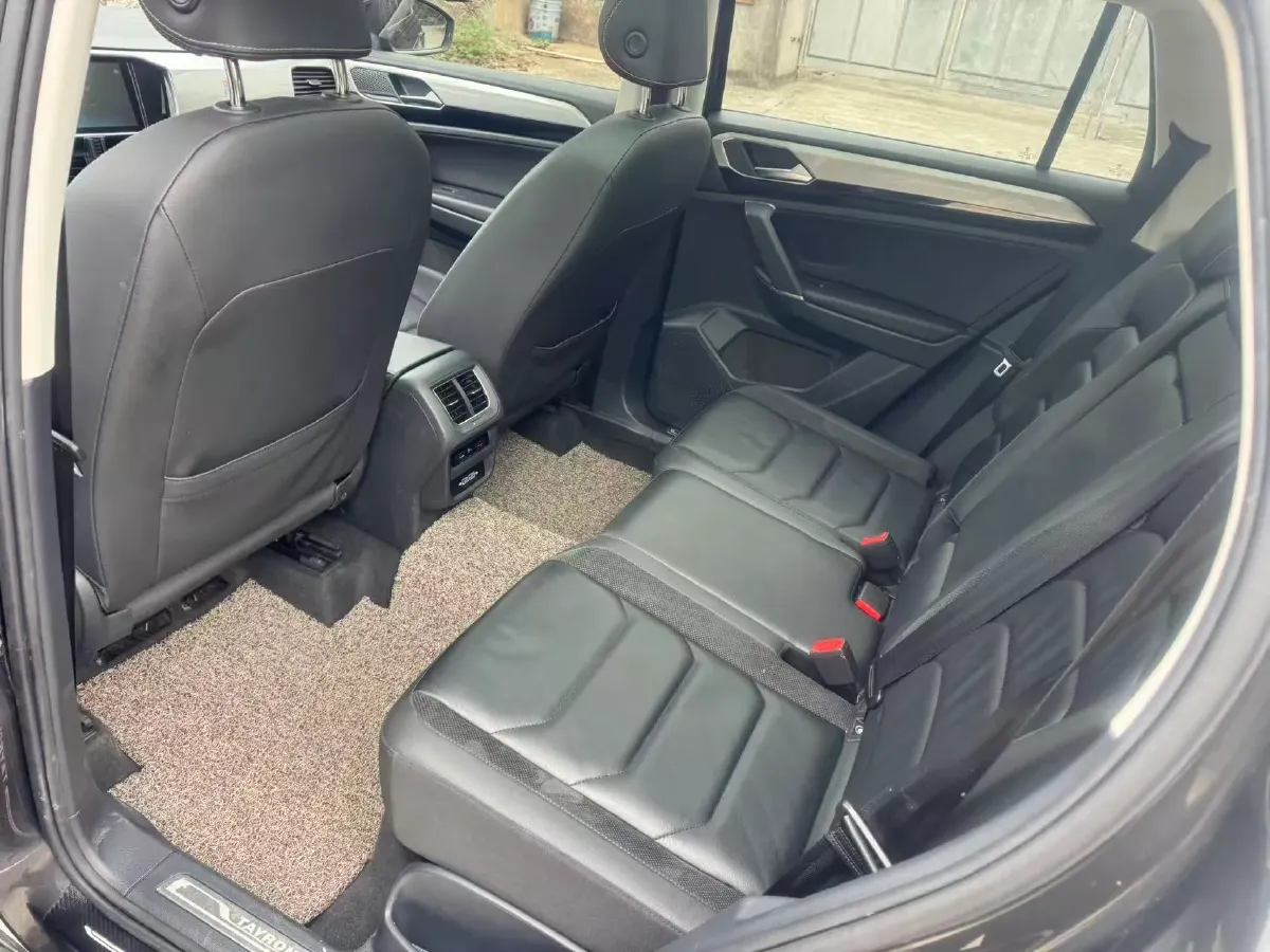 2019 Jeep Cherokee 2.0T 234HP L4 9AT,autocango,china used car exporter,china ev exporter,chinese used car exporter,chinese used ev exporter