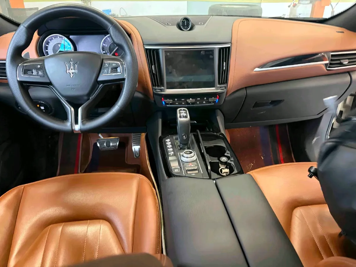 2022 Maserati Levante 2.0T 330HP L4 8AT,autocango,china used car exporter,china ev exporter,chinese used car exporter,chinese used ev exporter