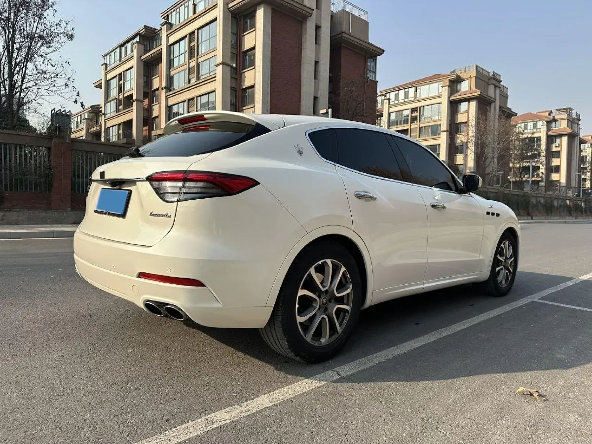 2022 Maserati Levante 2.0T 330HP L4 8AT,autocango,china used car exporter,china ev exporter,chinese used car exporter,chinese used ev exporter