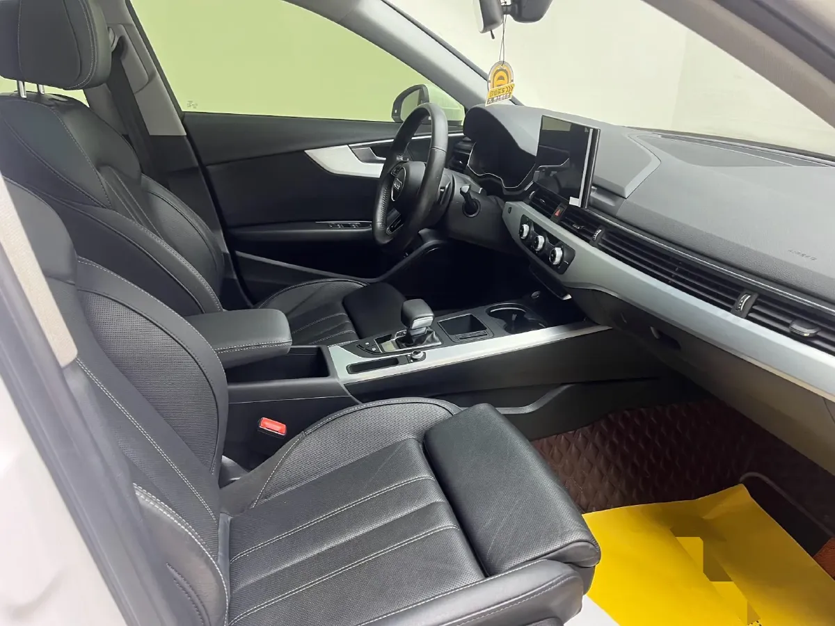 2022 Audi A4L 2.0T 190HP L4 7DCT,autocango,china used car exporter,china ev exporter,chinese used car exporter,chinese used ev exporter