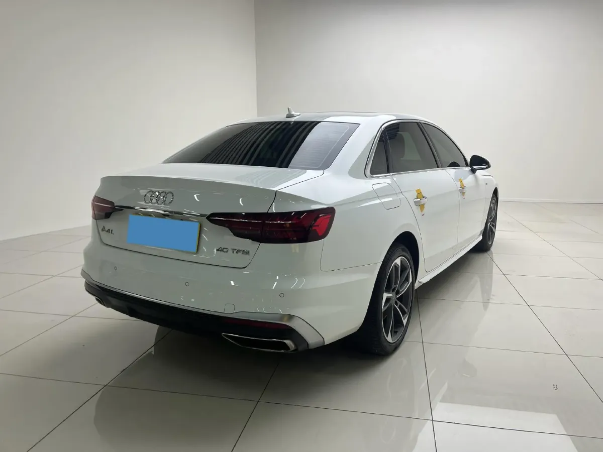 2022 Audi A4L 2.0T 190HP L4 7DCT,autocango,china used car exporter,china ev exporter,chinese used car exporter,chinese used ev exporter