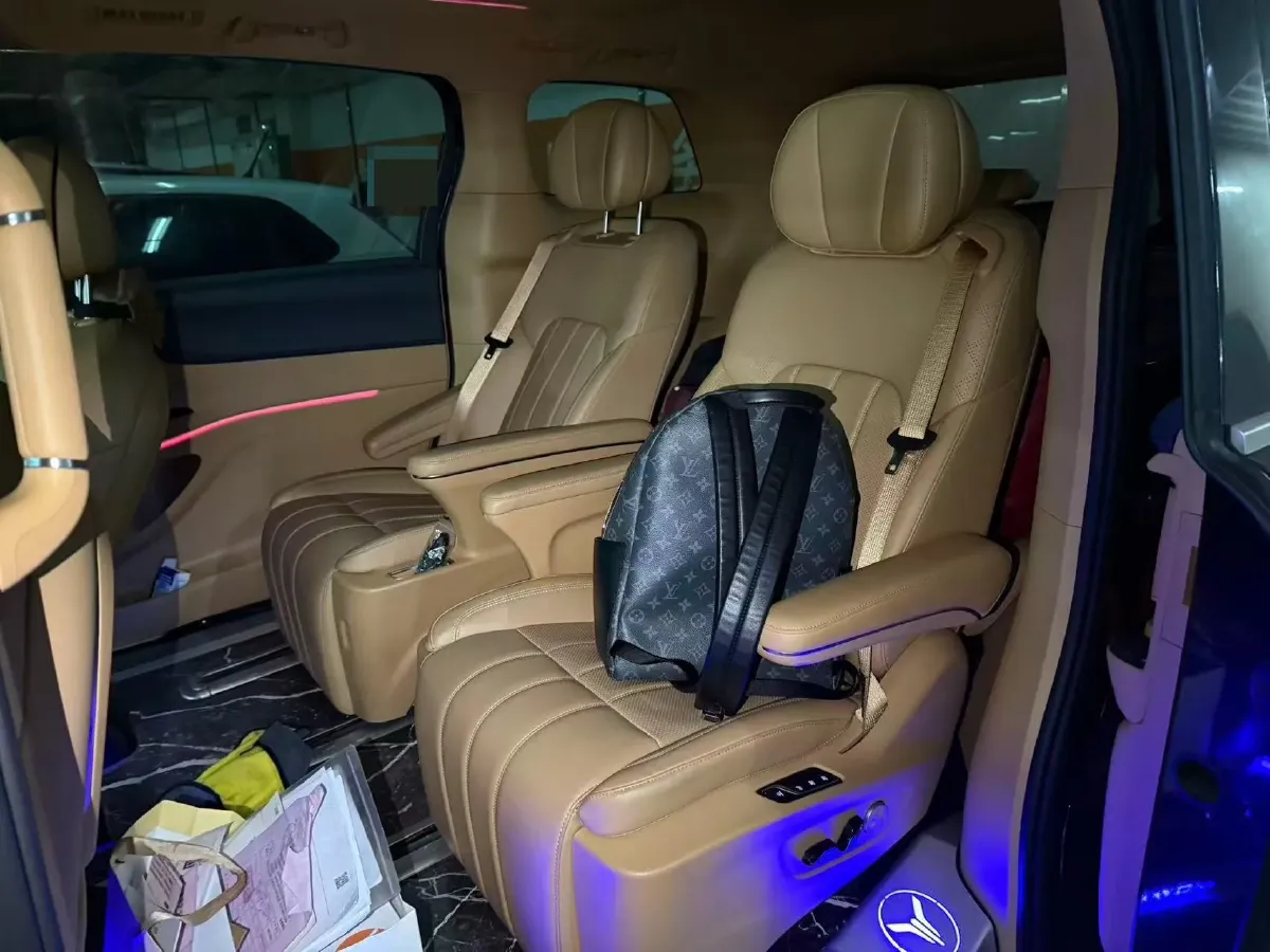 2024 Voyah Dream 1.5T 150HP L4 PHEV 43KWH,autocango,china used car exporter,china ev exporter,chinese used car exporter,chinese used ev exporter