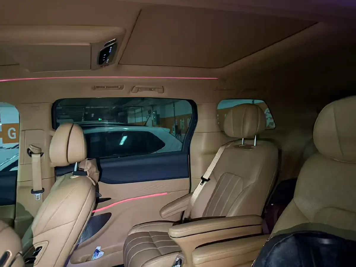 2024 Voyah Dream 1.5T 150HP L4 PHEV 43KWH,autocango,china used car exporter,china ev exporter,chinese used car exporter,chinese used ev exporter