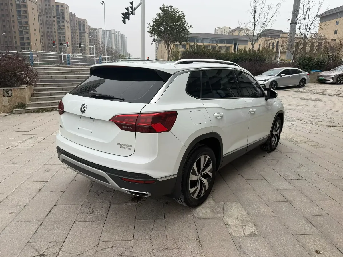 2019 Jeep Cherokee 2.0T 234HP L4 9AT,autocango,china used car exporter,china ev exporter,chinese used car exporter,chinese used ev exporter