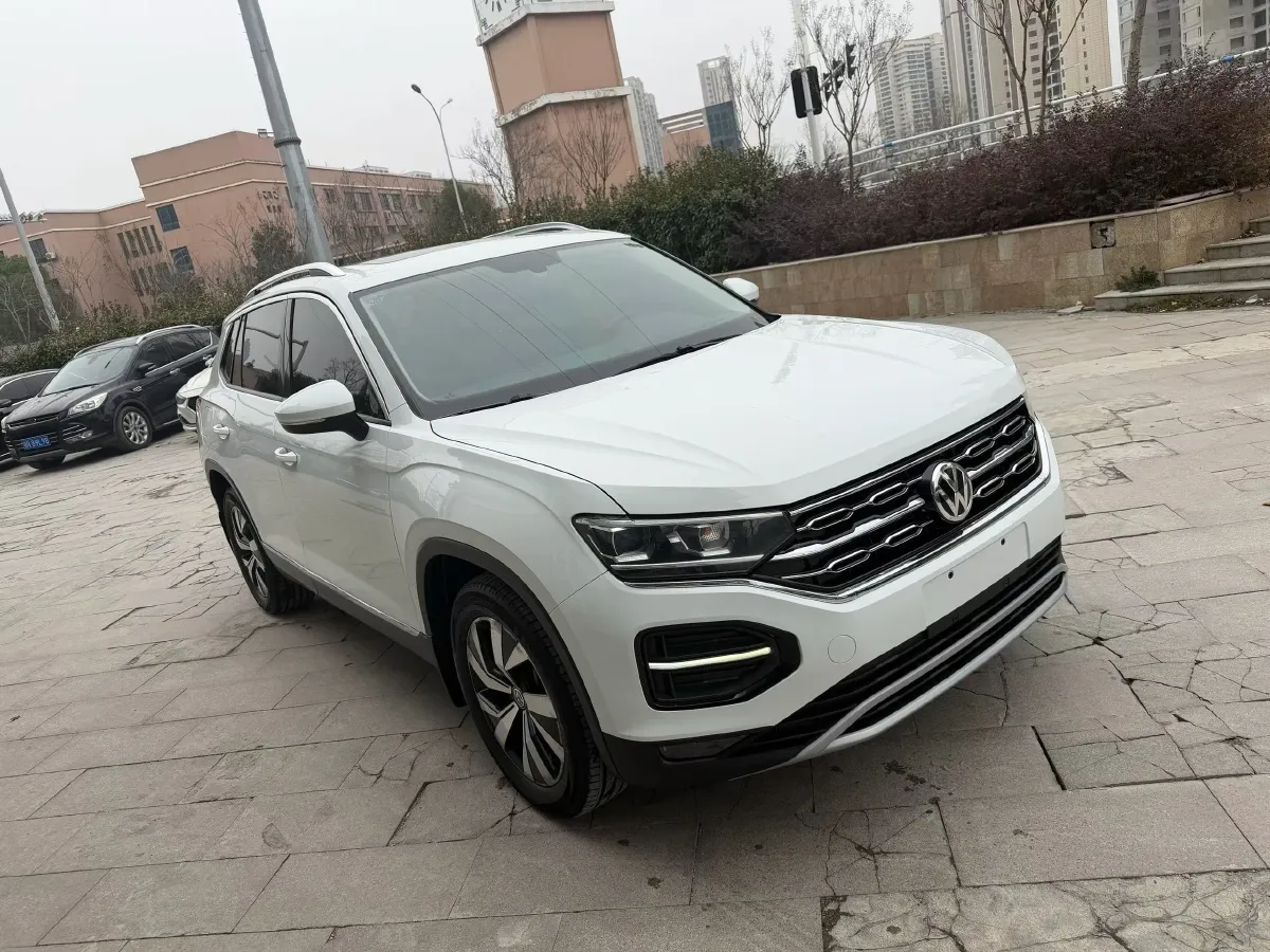 2019 Jeep Cherokee 2.0T 234HP L4 9AT,autocango,china used car exporter,china ev exporter,chinese used car exporter,chinese used ev exporter
