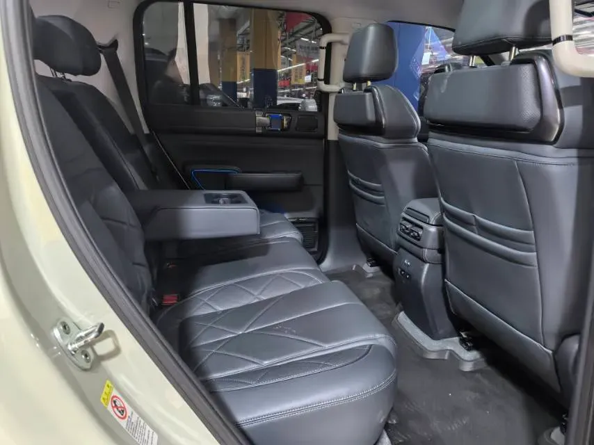 2023 FangChengBao Bao 5 1.5T 194HP L4 E-CVT PHEV 31.8KWH,autocango,china used car exporter,china ev exporter,chinese used car exporter,chinese used ev exporter