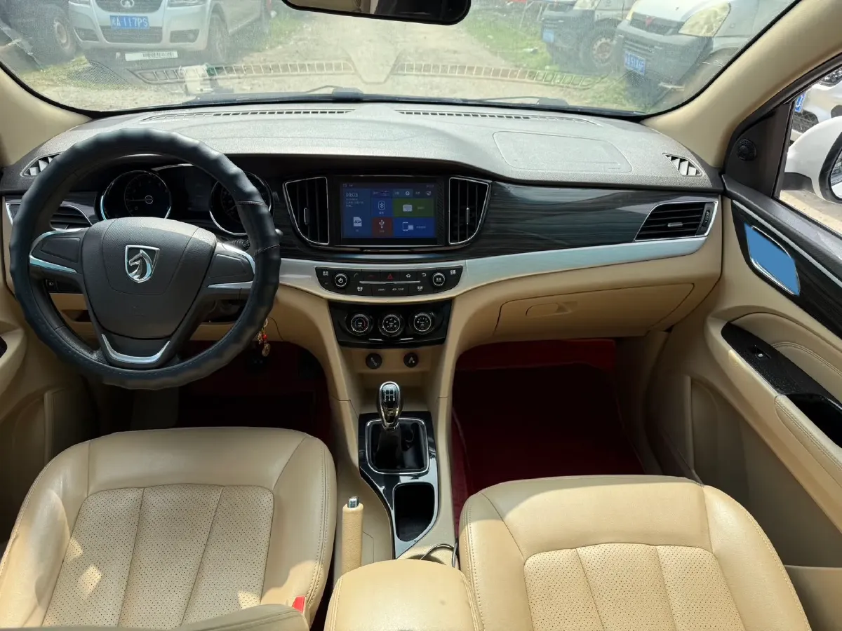 2016 BaoJun 730 1.5L 112HP L4 5MT,autocango,china used car exporter,china ev exporter,chinese used car exporter,chinese used ev exporter