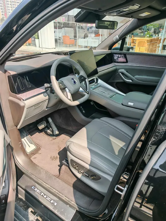 2025 Denza DenzaN9 2.0T 207HP L4 E-CVT PHEV,autocango,china used car exporter,china ev exporter,chinese used car exporter,chinese used ev exporter