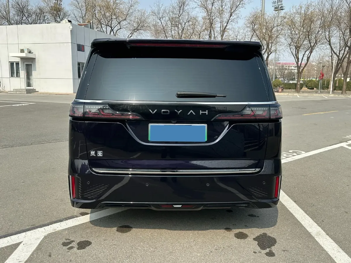 2025 Voyah Dream 1.5T 150HP L4 PHEV 41.7KWH,autocango,china used car exporter,china ev exporter,chinese used car exporter,chinese used ev exporter