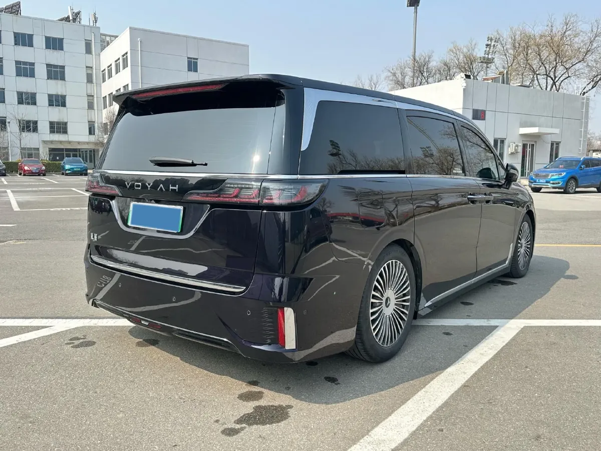 2025 Voyah Dream 1.5T 150HP L4 PHEV 41.7KWH,autocango,china used car exporter,china ev exporter,chinese used car exporter,chinese used ev exporter
