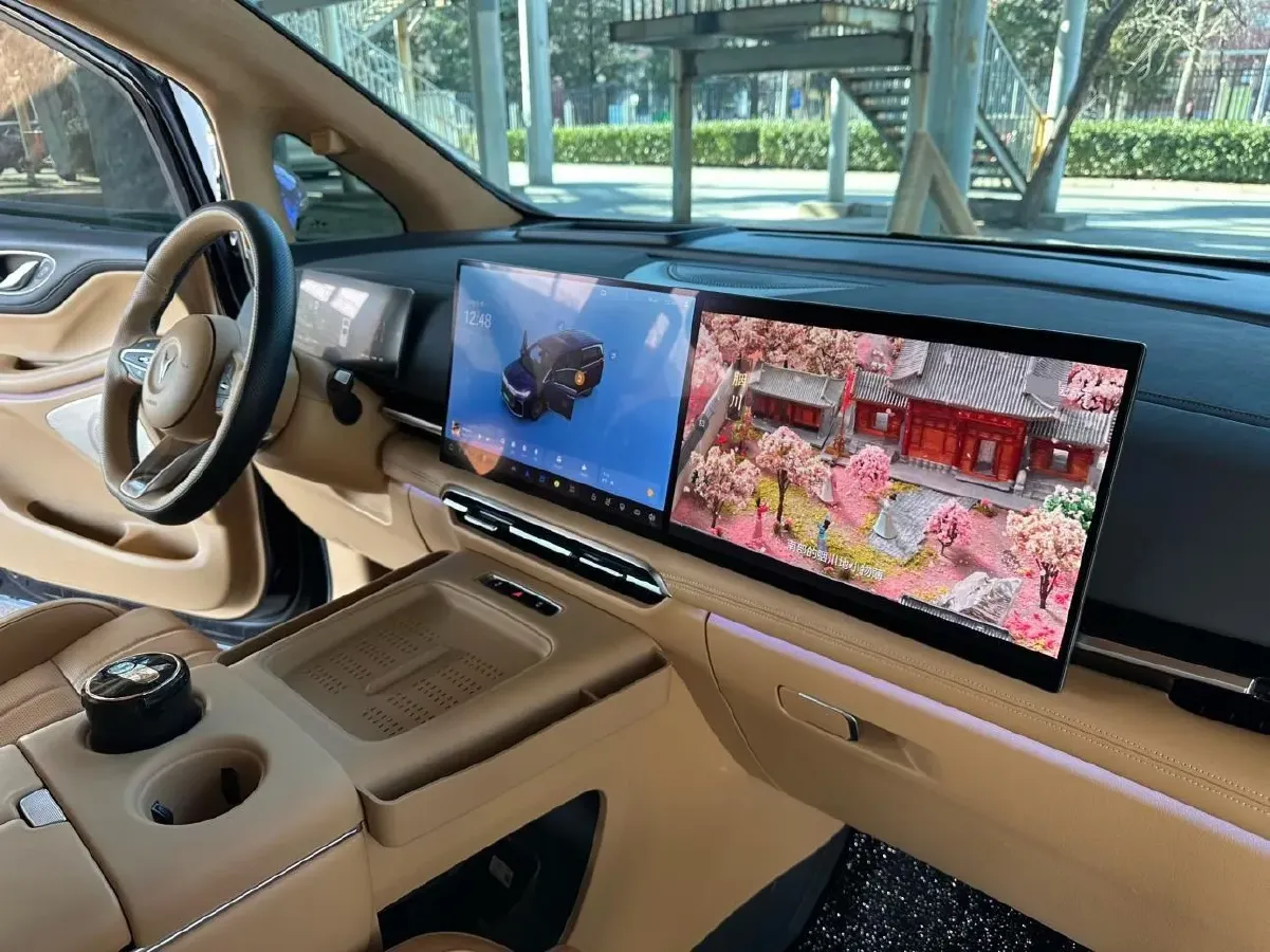 2025 Voyah Dream 1.5T 150HP L4 PHEV 41.7KWH,autocango,china used car exporter,china ev exporter,chinese used car exporter,chinese used ev exporter