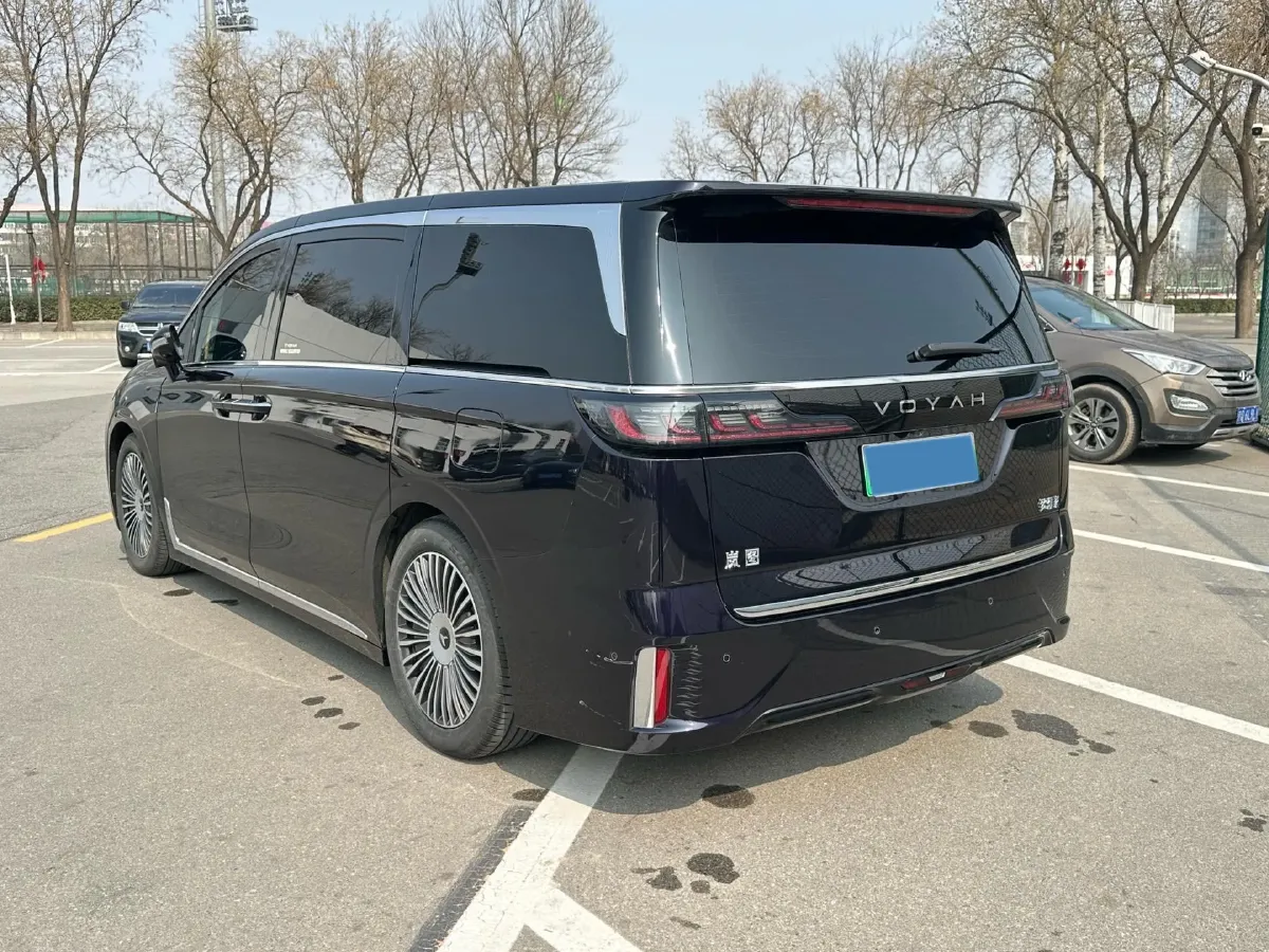 2025 Voyah Dream 1.5T 150HP L4 PHEV 41.7KWH,autocango,china used car exporter,china ev exporter,chinese used car exporter,chinese used ev exporter
