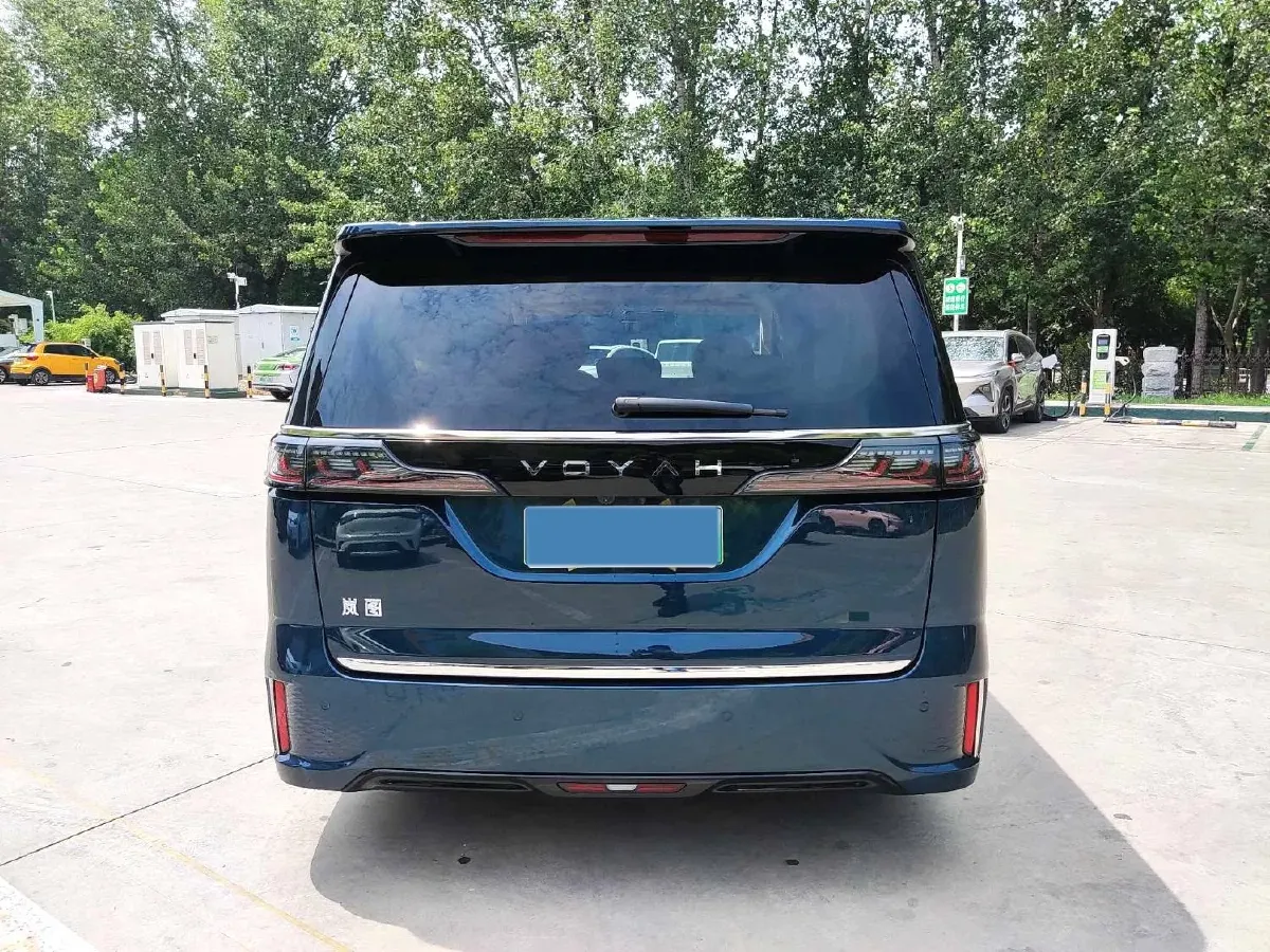 2025 Voyah Dream 1.5T 150HP L4 PHEV 41.7KWH,autocango,china used car exporter,china ev exporter,chinese used car exporter,chinese used ev exporter