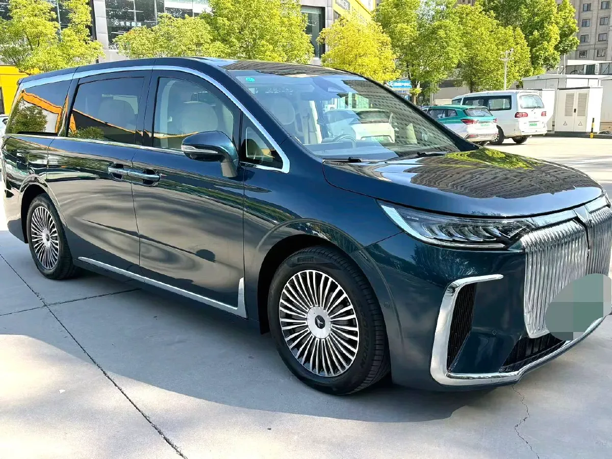 2025 Voyah Dream 1.5T 150HP L4 PHEV 41.7KWH,autocango,china used car exporter,china ev exporter,chinese used car exporter,chinese used ev exporter