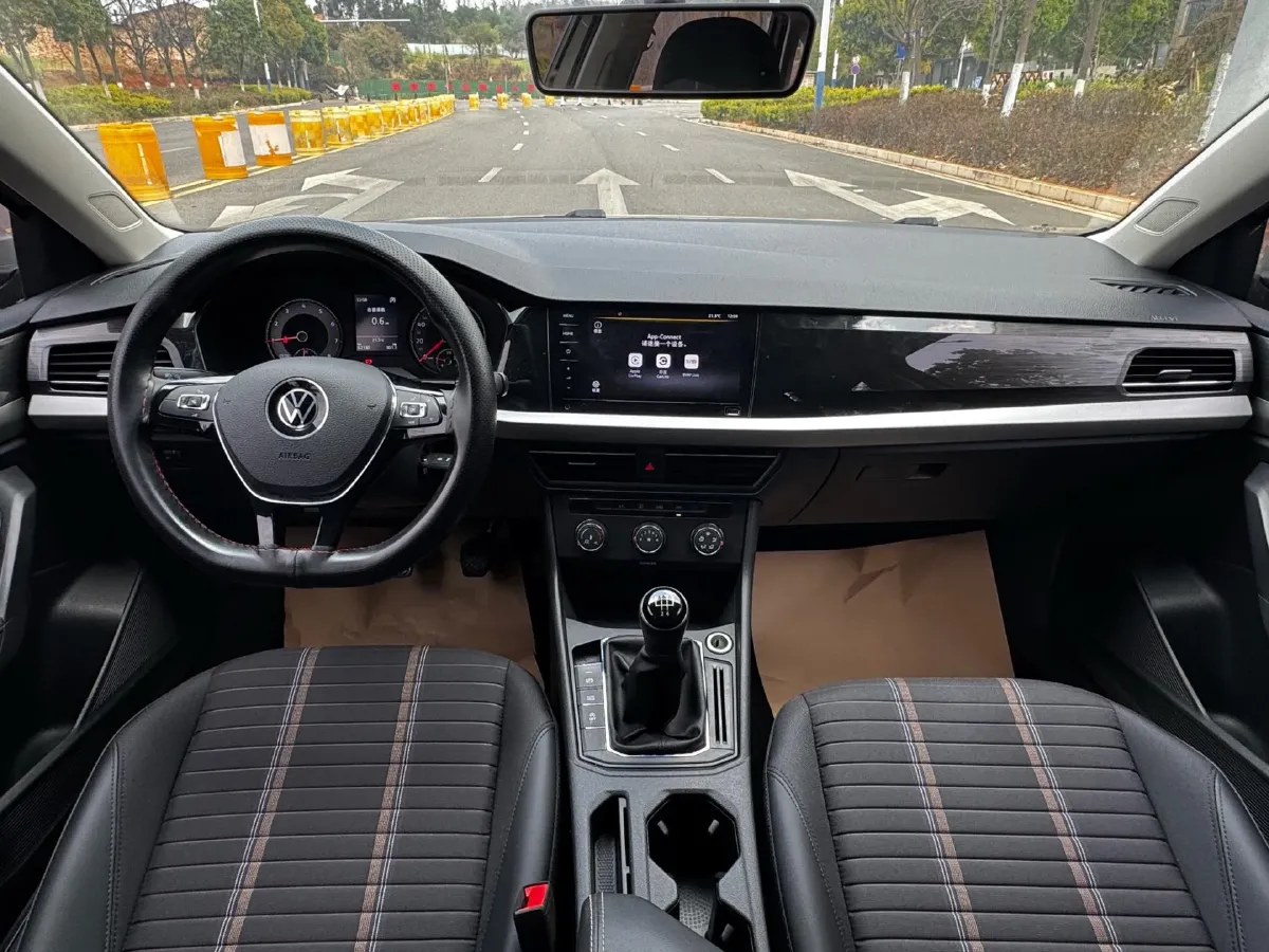 2019 Volkswagen Lavida 1.5L 113HP L4 5MT,autocango,china used car exporter,china ev exporter,chinese used car exporter,chinese used ev exporter