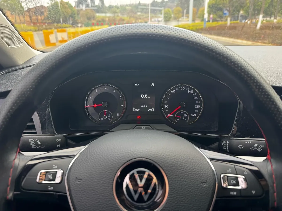 2019 Volkswagen Lavida 1.5L 113HP L4 5MT,autocango,china used car exporter,china ev exporter,chinese used car exporter,chinese used ev exporter