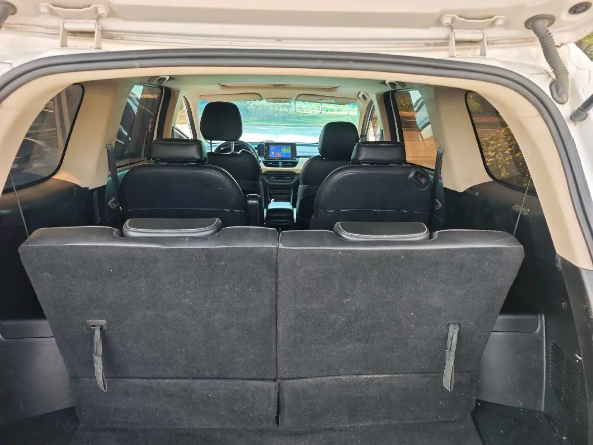 2018 BaoJun 530 1.5T 150HP L4 6MT,autocango,china used car exporter,china ev exporter,chinese used car exporter,chinese used ev exporter