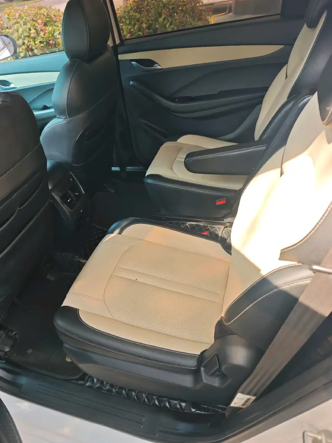 2018 BaoJun 530 1.5T 150HP L4 6MT,autocango,china used car exporter,china ev exporter,chinese used car exporter,chinese used ev exporter