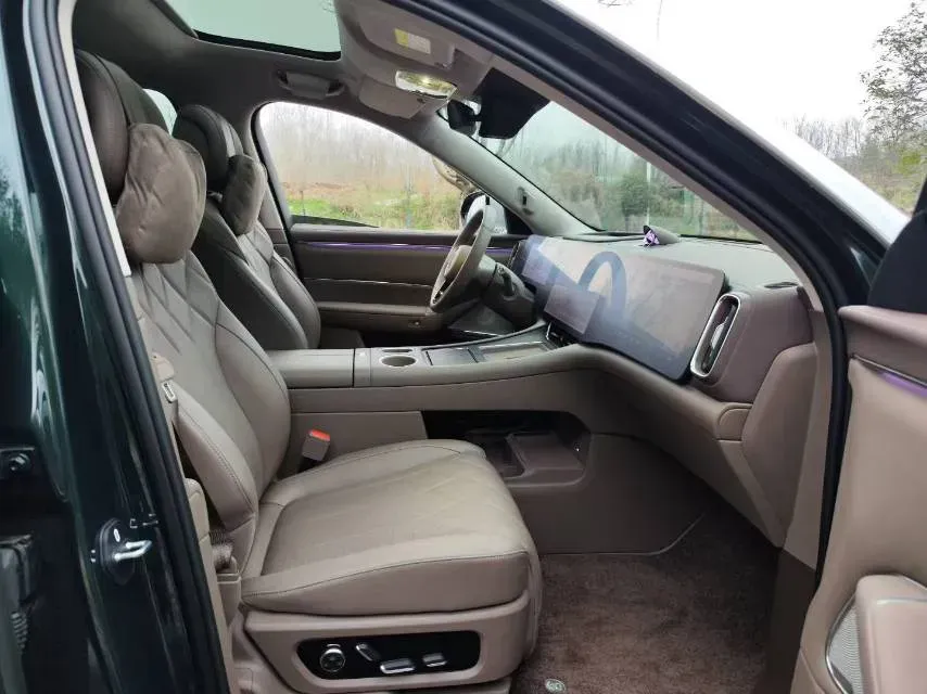 2025 AITO AITO M8 REEV 160HP REEV 53.4KWH,autocango,china used car exporter,china ev exporter,chinese used car exporter,chinese used ev exporter