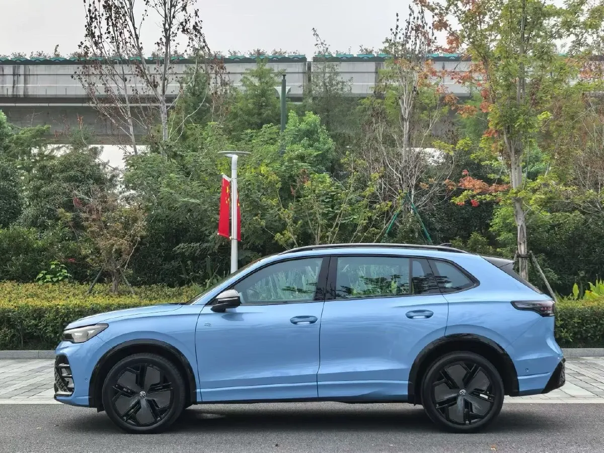 2024 Volkswagen Tiguan L 2.0T 220HP L4 7DCT,autocango,china used car exporter,china ev exporter,chinese used car exporter,chinese used ev exporter