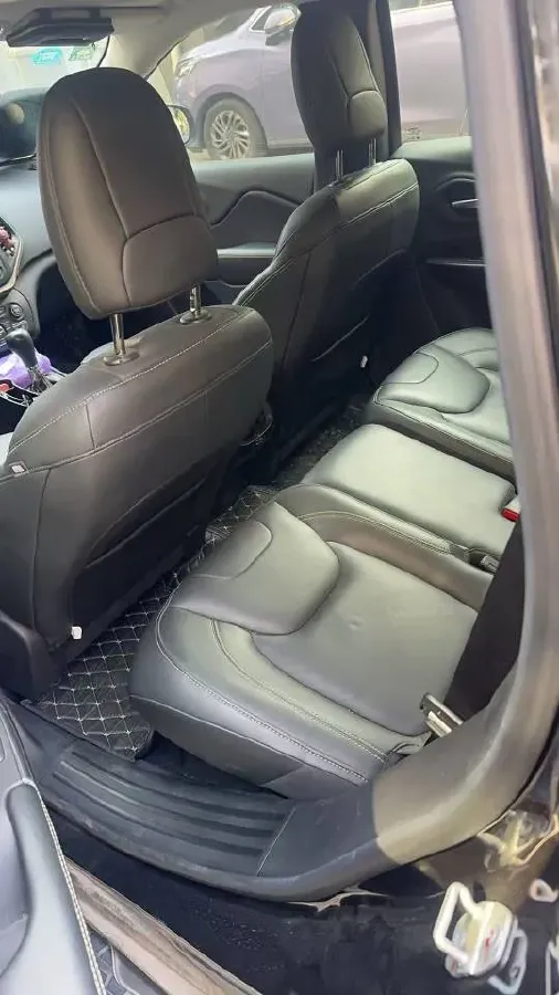 2017 Jeep Cherokee 2.0L 155HP L4 9AT,autocango,china used car exporter,china ev exporter,chinese used car exporter,chinese used ev exporter