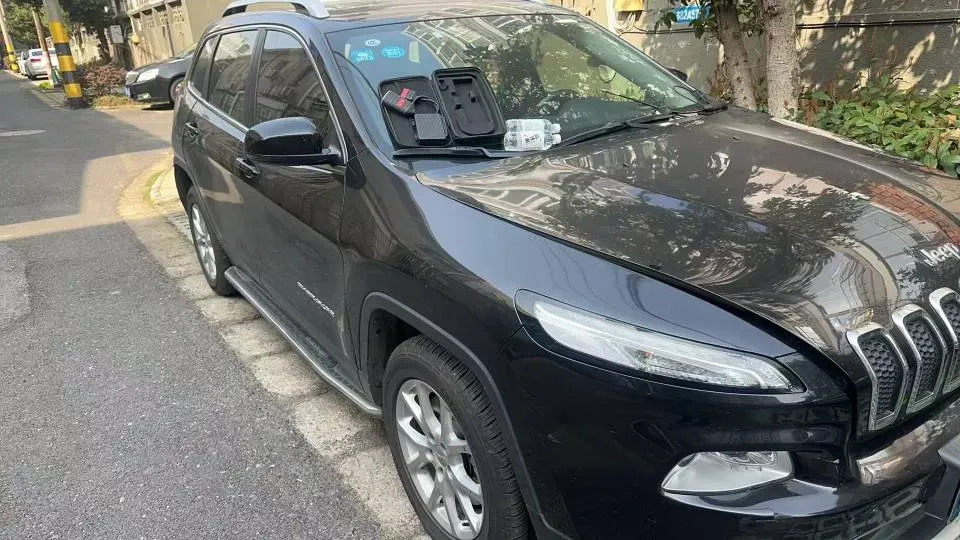 2017 Jeep Cherokee 2.0L 155HP L4 9AT,autocango,china used car exporter,china ev exporter,chinese used car exporter,chinese used ev exporter