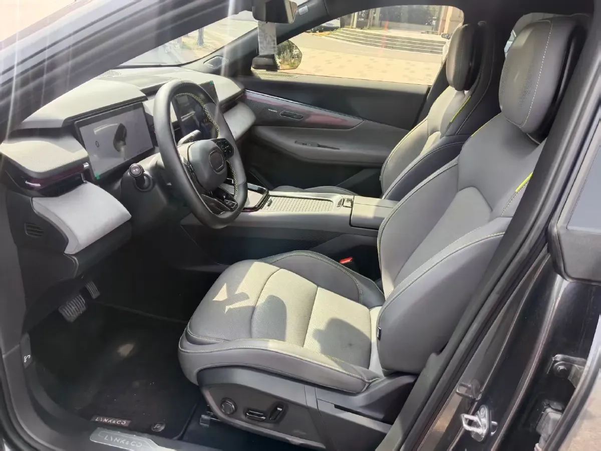 2025 LYNK&CO 08 EM-P 1.5T 163HP L4 3DHT PHEV 39.6/39.8KWH,autocango,china used car exporter,china ev exporter,chinese used car exporter,chinese used ev exporter