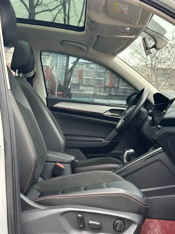 2019 Jeep Cherokee 2.0T 234HP L4 9AT,autocango,china used car exporter,china ev exporter,chinese used car exporter,chinese used ev exporter