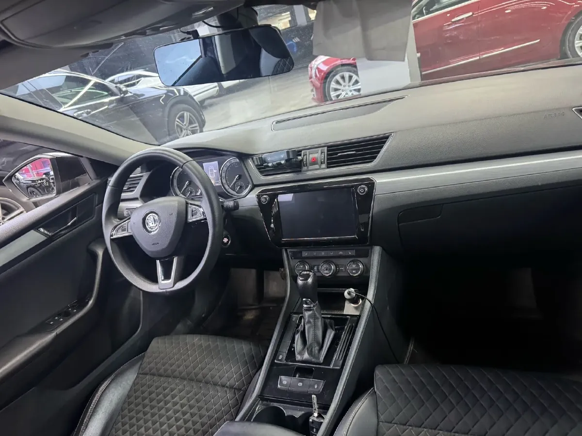 2018 Skoda Superb 1.8T 180HP L4 7DCT,autocango,china used car exporter,china ev exporter,chinese used car exporter,chinese used ev exporter