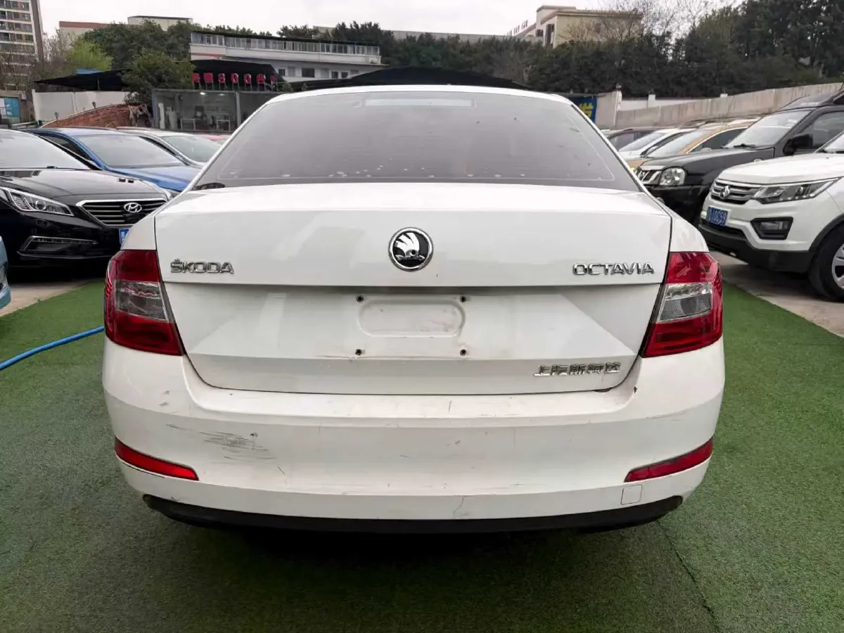 2017 Skoda Octavia 1.6L 110HP L4 5MT,autocango,china used car exporter,china ev exporter,chinese used car exporter,chinese used ev exporter