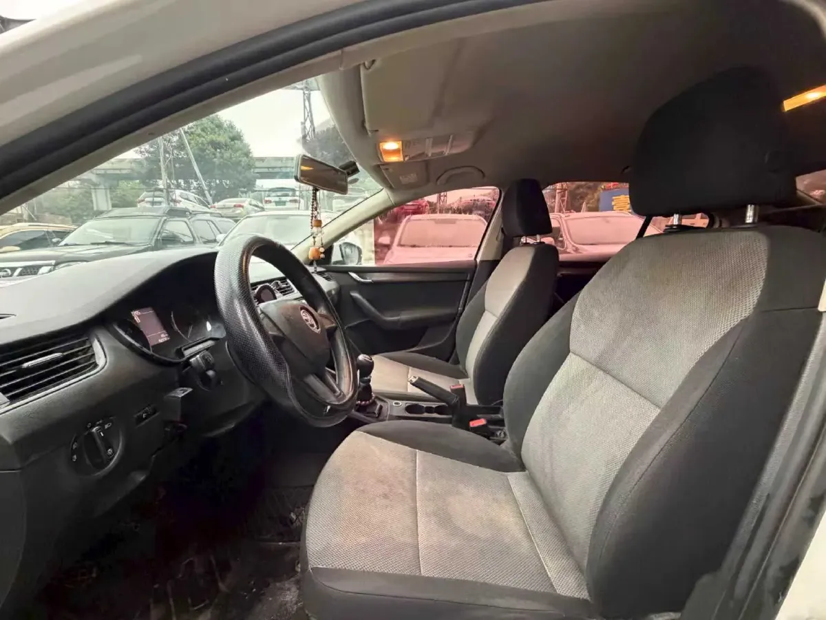 2017 Skoda Octavia 1.6L 110HP L4 5MT,autocango,china used car exporter,china ev exporter,chinese used car exporter,chinese used ev exporter