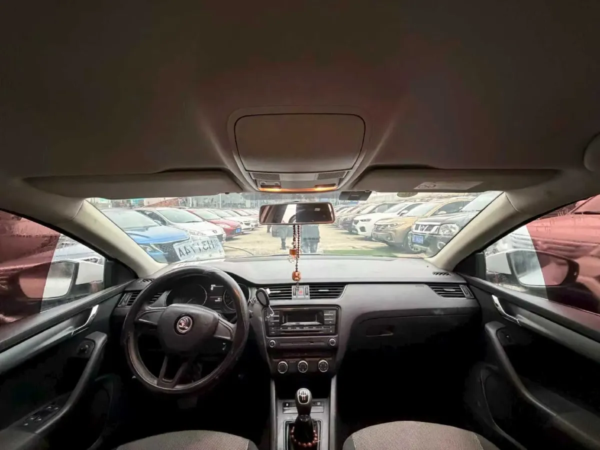 2017 Skoda Octavia 1.6L 110HP L4 5MT,autocango,china used car exporter,china ev exporter,chinese used car exporter,chinese used ev exporter