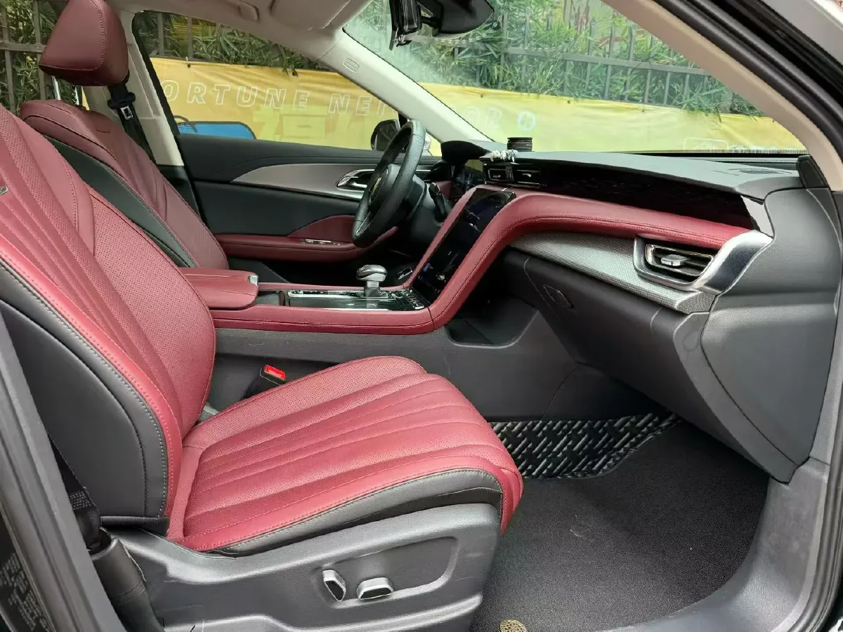 2023 HongQi H5 2.0T 224HP L4 8AT,autocango,china used car exporter,china ev exporter,chinese used car exporter,chinese used ev exporter