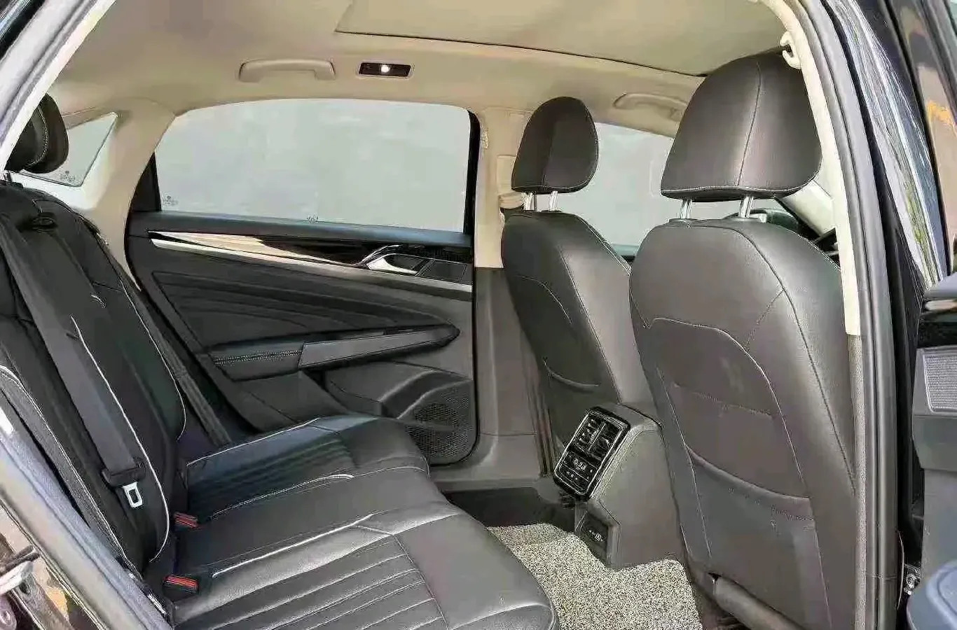 2023 Volkswagen Passat 2.0T 186HP L4 7DCT,autocango,china used car exporter,china ev exporter,chinese used car exporter,chinese used ev exporter