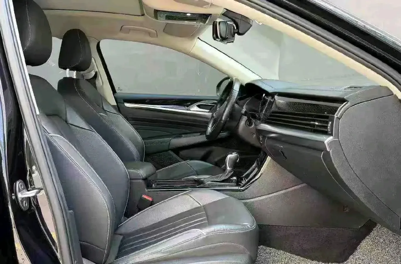 2023 Volkswagen Passat 2.0T 186HP L4 7DCT,autocango,china used car exporter,china ev exporter,chinese used car exporter,chinese used ev exporter