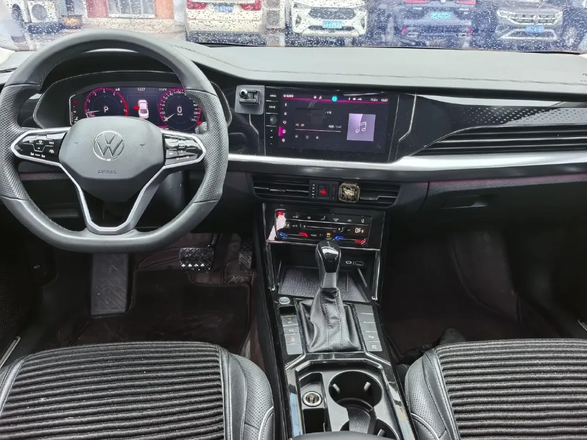 2023 Volkswagen Passat 2.0T 186HP L4 7DCT,autocango,china used car exporter,china ev exporter,chinese used car exporter,chinese used ev exporter