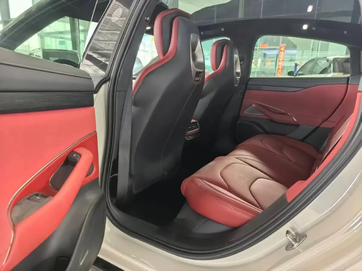 2024 MI SU7 BEV 101KWH,autocango,china used car exporter,china ev exporter,chinese used car exporter,chinese used ev exporter