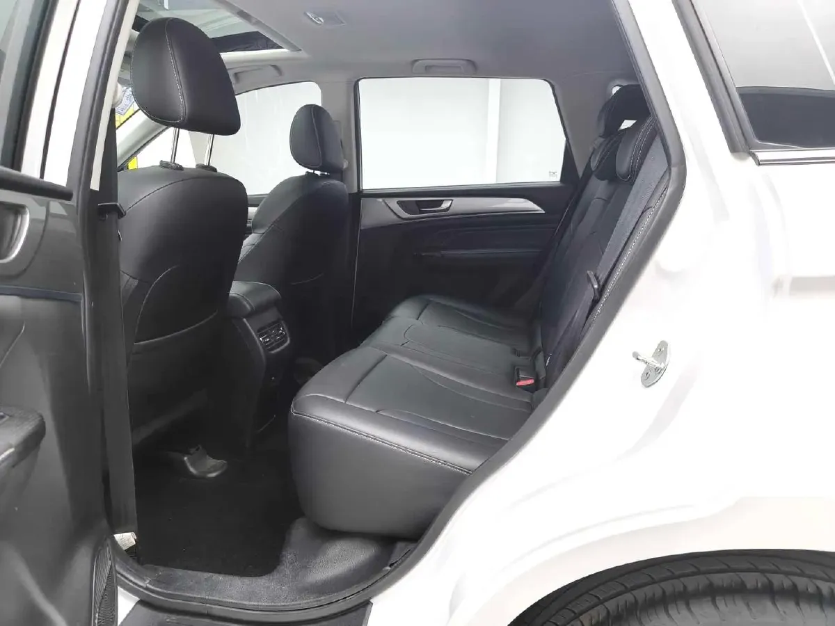 2021 Haval M6 1.5T 150HP L4 7DCT,autocango,china used car exporter,china ev exporter,chinese used car exporter,chinese used ev exporter