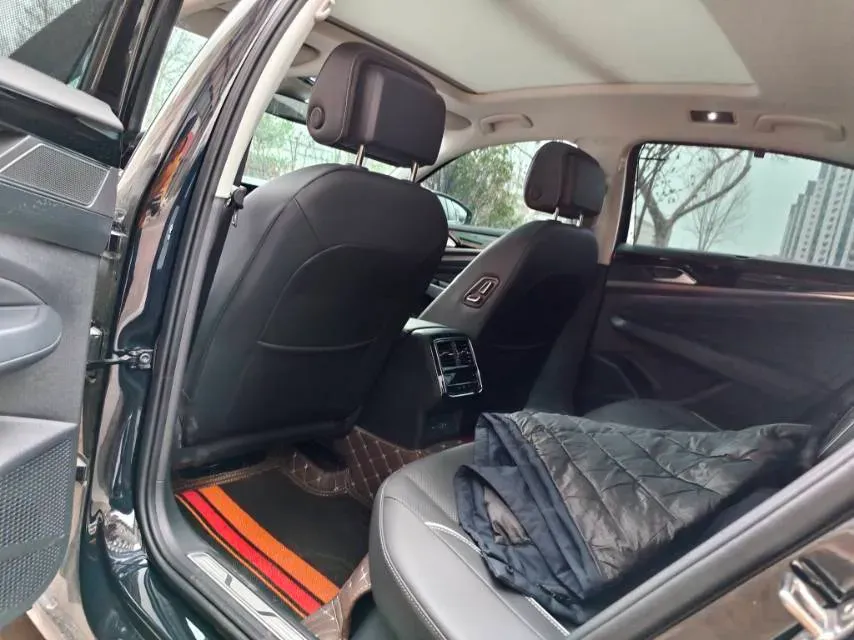 2024 Volkswagen Passat 2.0T 220HP L4 7DCT,autocango,china used car exporter,china ev exporter,chinese used car exporter,chinese used ev exporter