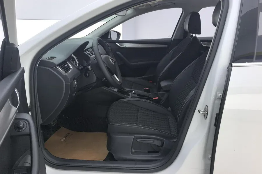 2019 Skoda Octavia 1.5L 116HP L4 6AT,autocango,china used car exporter,china ev exporter,chinese used car exporter,chinese used ev exporter