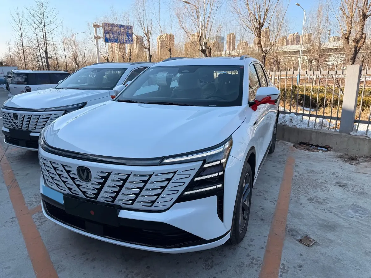 2025 ChangAn CS75 Plus 1.5T 192HP L4 8AT,autocango,china used car exporter,china ev exporter,chinese used car exporter,chinese used ev exporter