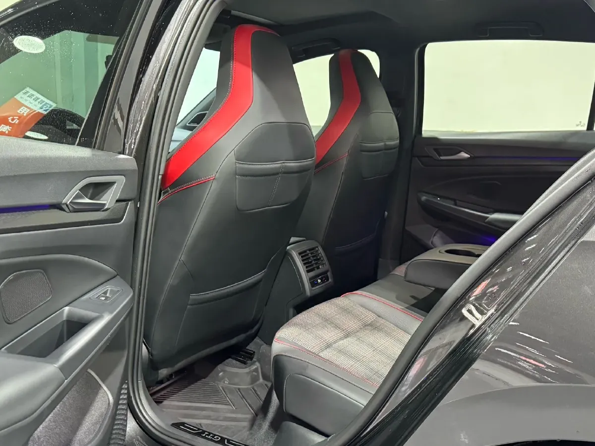 2023 Volkswagen GolfGTI 2.0T 220HP L4 7DCT,autocango,china used car exporter,china ev exporter,chinese used car exporter,chinese used ev exporter